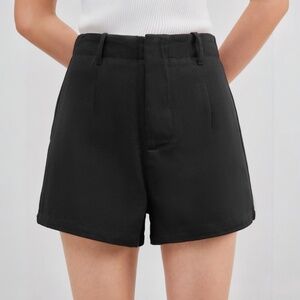 Cider Women's Black High Waisted Twill Dress Shorts Size M